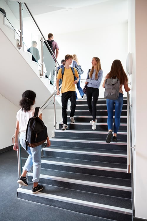 school_staircase_el