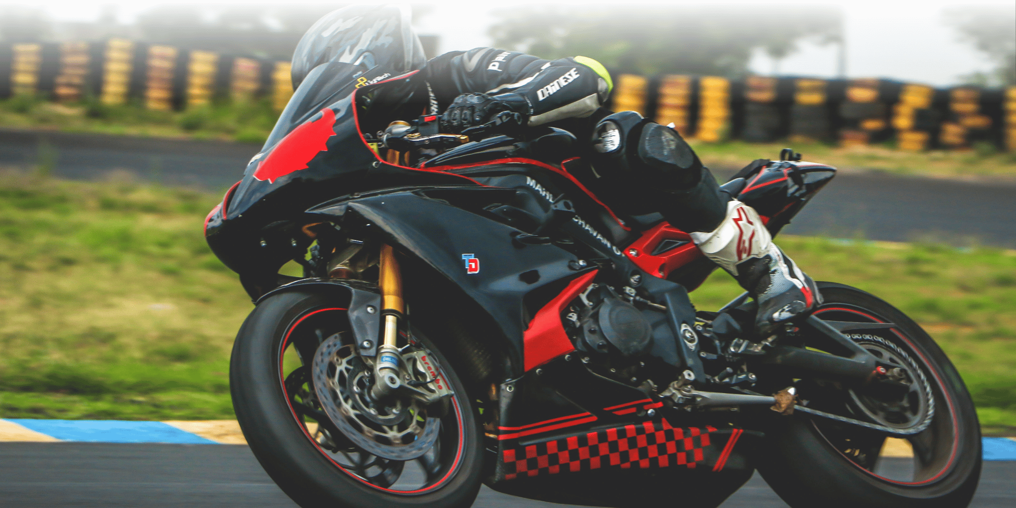 yamaha-motorcycle-hero-2000px