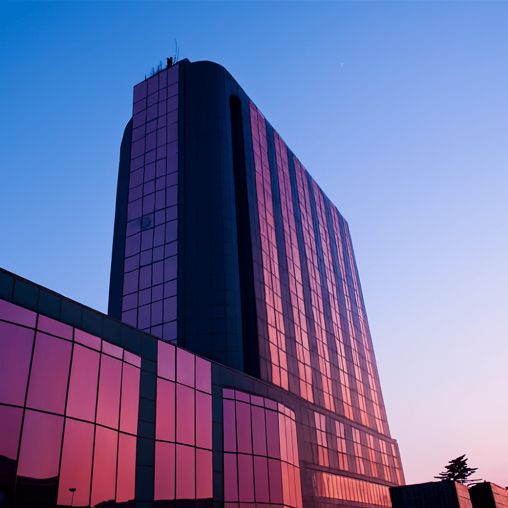 hotel-monstresor-1000x1000-no-triangles